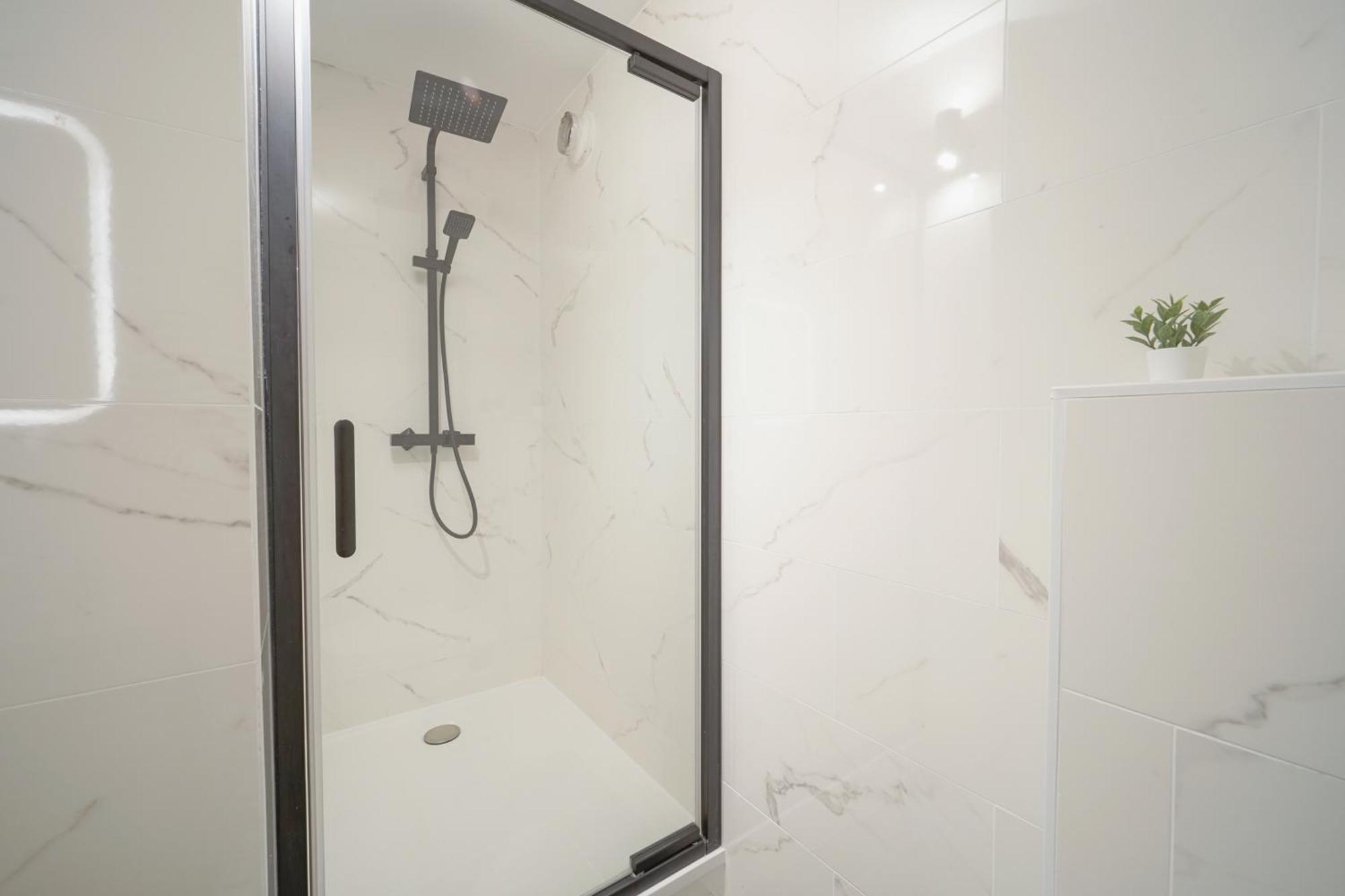 Апартаменти Complete 1Br With Balcony Only 5 Min. On Foot To Metro By Doorman Сент-Уан Екстер'єр фото